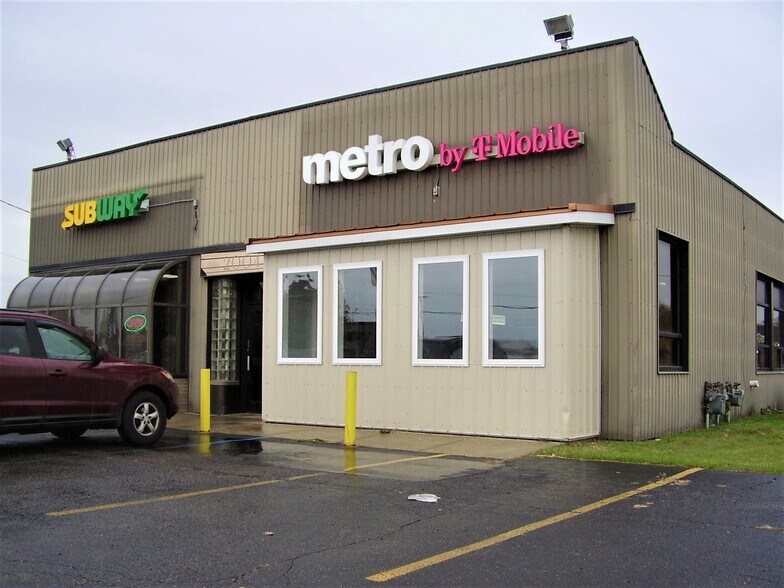 Primary Photo Of 2004 M 139, Benton Harbor Freestanding For Lease