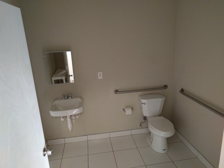 More Photos Of 10250-10352 W Sample Rd, Coral Springs Storefront Retail Office For Sale