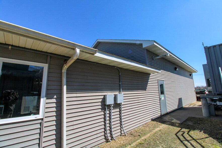 More Photos Of 5640 44th Ave S, Clinton Industrial For Sale