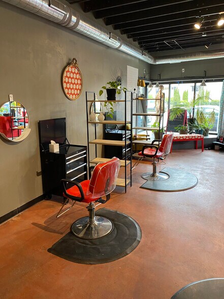 More Photos Of 2725-2729 Hennepin Ave, Minneapolis Storefront For Lease