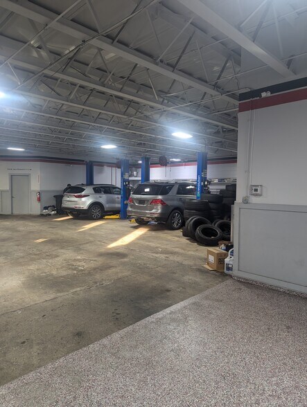 More Photos Of 1860 Stratford Ave, Stratford Auto Repair For Sale