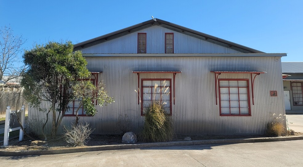 Primary Photo Of 113 Salado Plaza Dr, Salado Warehouse For Lease
