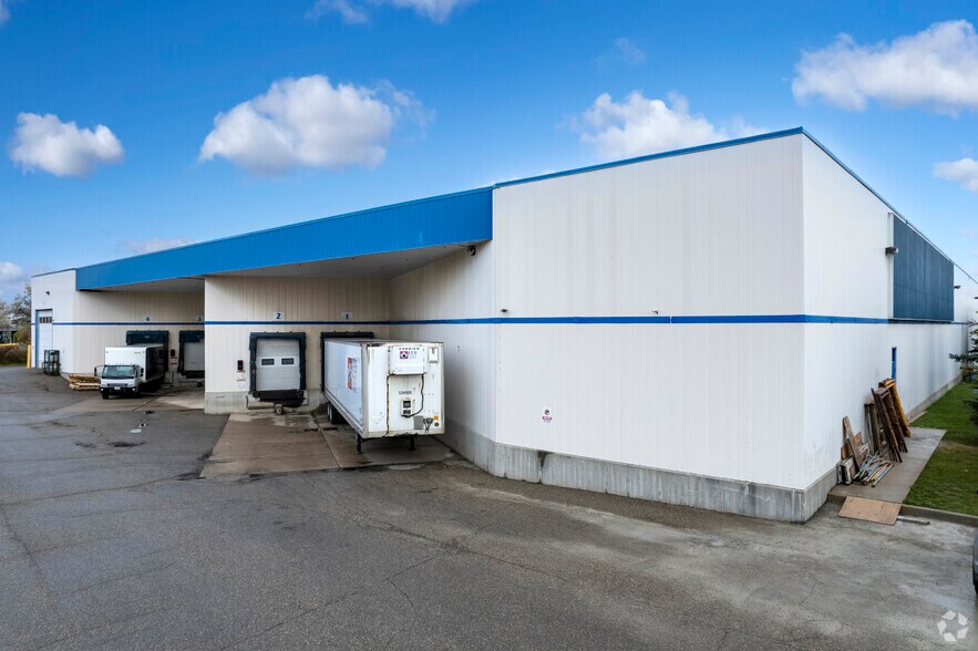 More Photos Of 20 Regina Rd, Vaughan Manufacturing For Sale