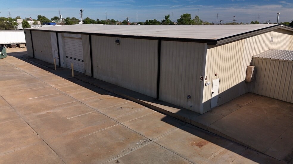 More Photos Of 2624-2700 Railroad Dr, Edmond Manufacturing For Sale