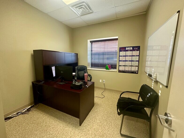 More Photos Of 4904 Railroad St, Deer Park Service For Lease