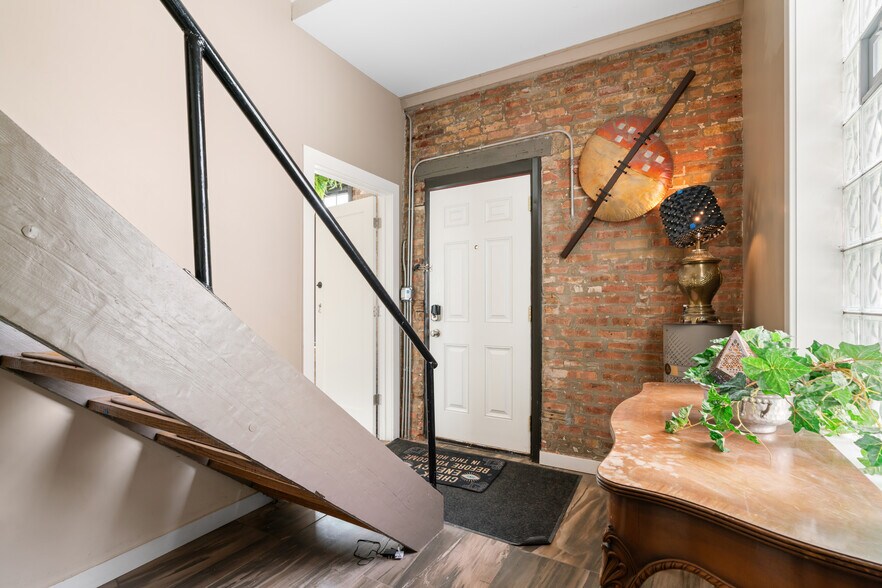 More Photos Of 2331 N Elston Ct, Chicago Industrial For Sale
