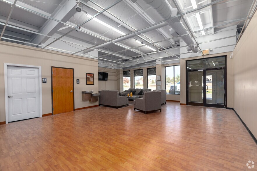 More Photos Of 5006 & 5008 New Bern Ave, Raleigh Showroom For Sale