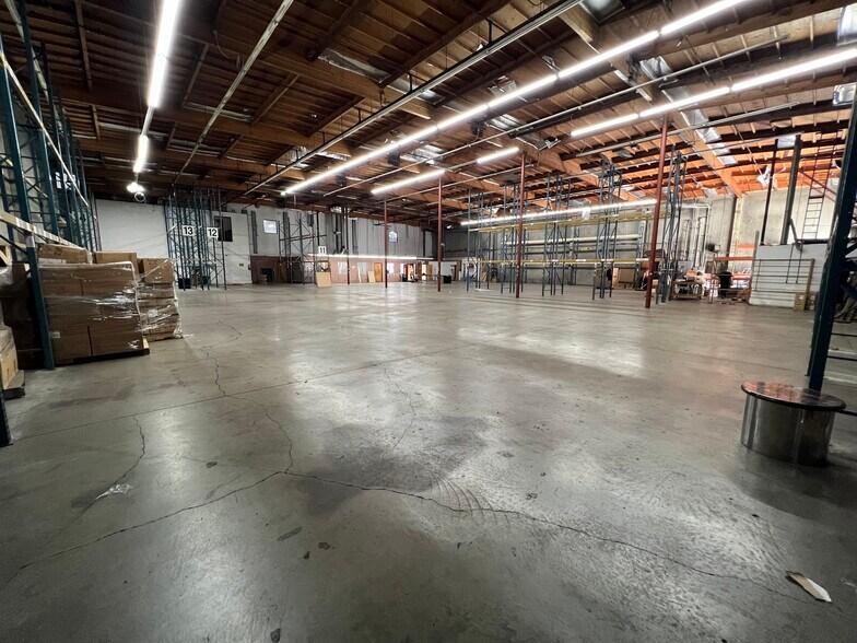 More Photos Of 123 E 35th St, Los Angeles Warehouse For Lease