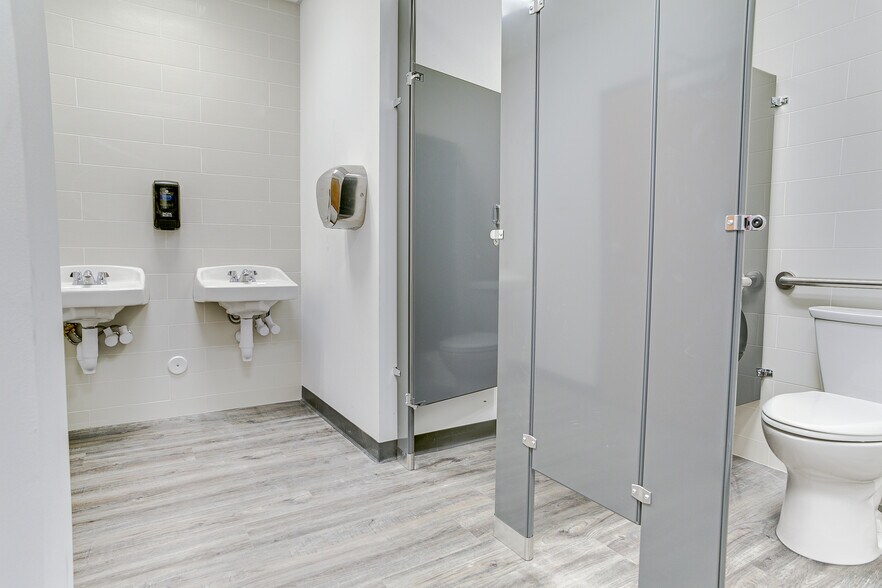 More Photos Of 2710 College Ave, Alton Medical For Lease