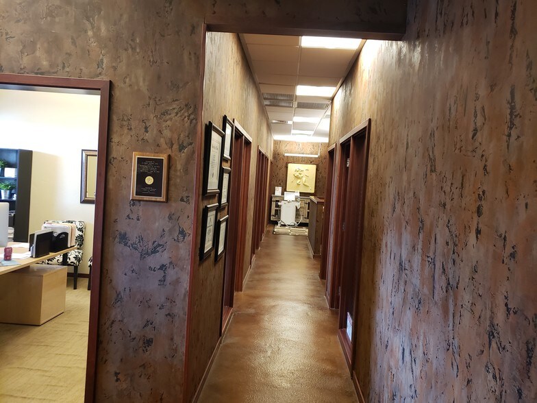 More Photos Of 7525 S Union Park Ave, Sandy Bank For Sale