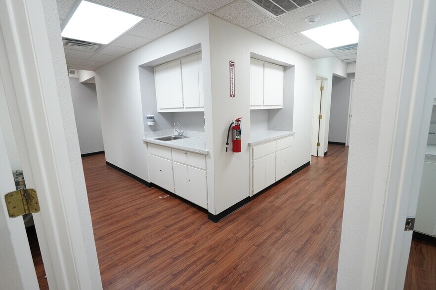 More Photos Of 12501 Judson Rd, San Antonio Medical For Lease
