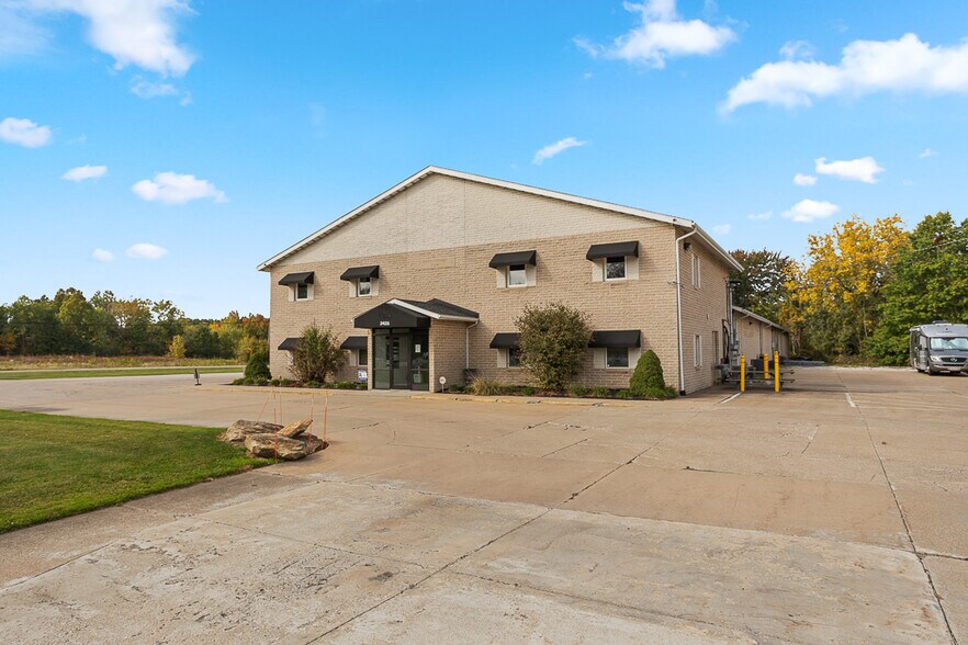 More Photos Of 2425 Medina Rd, Medina Office For Lease