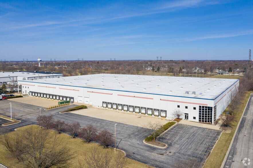 More Photos Of 102 N Overland Dr, North Aurora Distribution For Lease