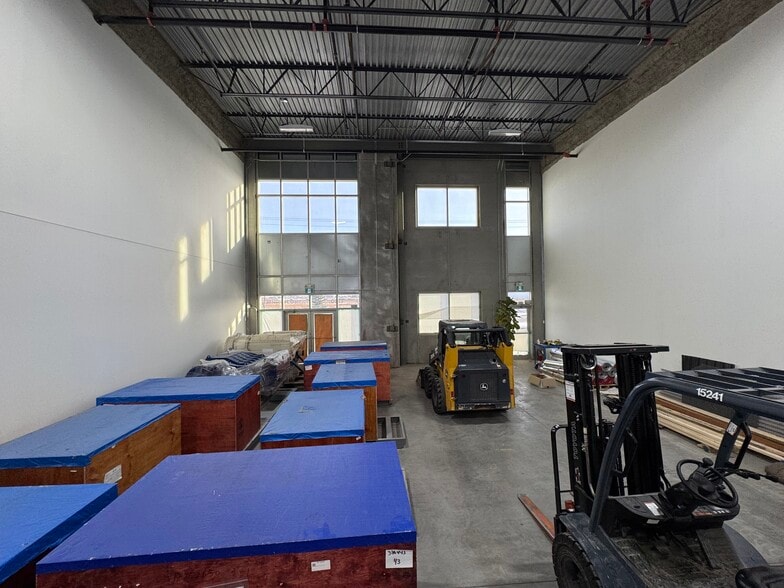 More Photos Of 10645 74th St SE, Calgary Flex For Lease