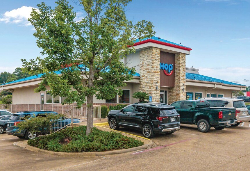 More Photos Of 4400 S Medford Dr, Lufkin Restaurant For Sale