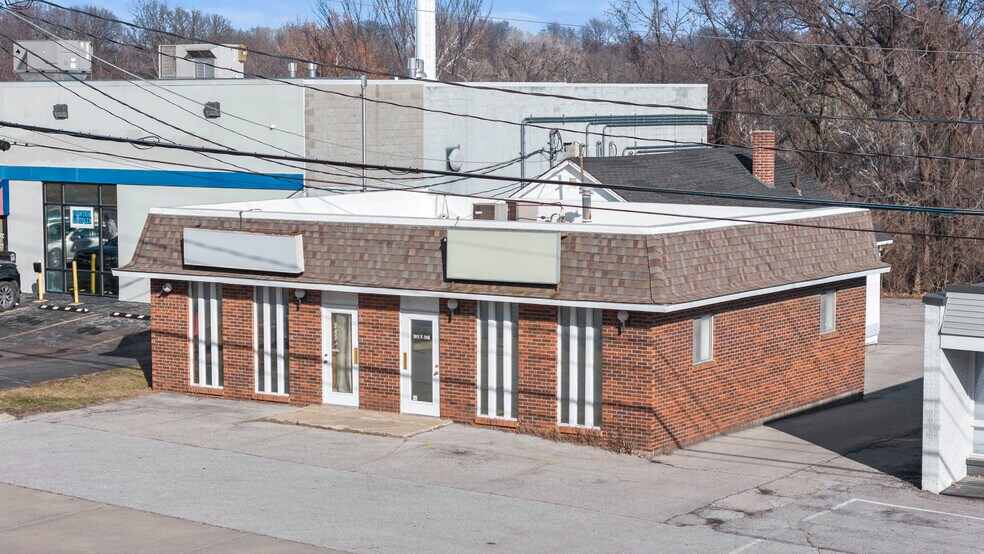 Primary Photo Of 3911 N Oak Tfwy, Kansas City Office For Sale