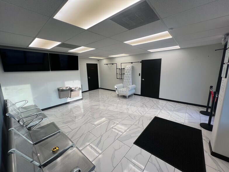 More Photos Of 7727 N May Ave, Oklahoma City General Retail For Lease