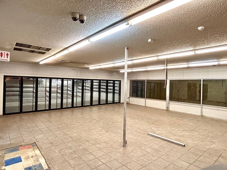 More Photos Of 4603 W Yellowstone Hwy, Mills General Retail For Sale