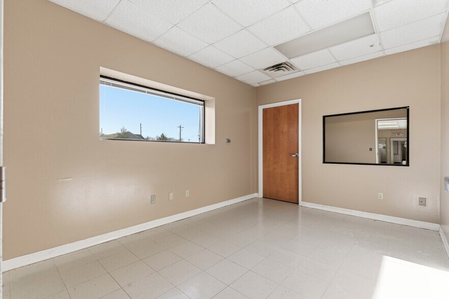 More Photos Of 1612 N Osteopathy, Kirksville Office For Sale
