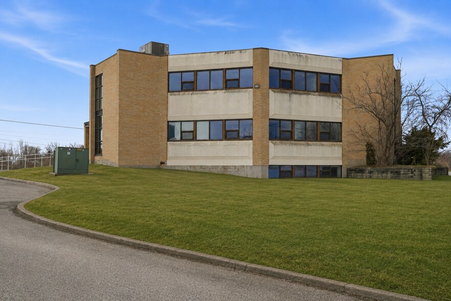 More Photos Of 149 N Murray St, Quinte West Office For Sale