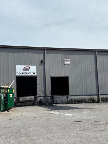 More Photos Of 2847 John Deere Dr, Knoxville Light Distribution For Lease