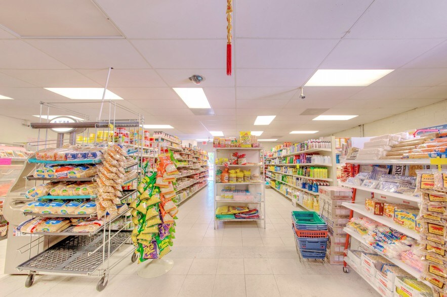 More Photos Of 5001 S Western Ave, Los Angeles Supermarket For Sale