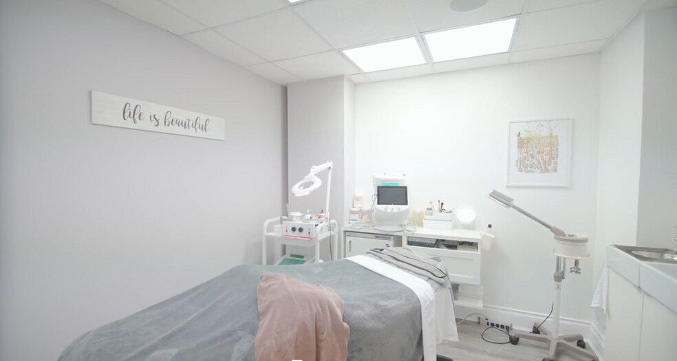 More Photos Of 2231-2245 Granville St, Vancouver Storefront Retail Office For Lease