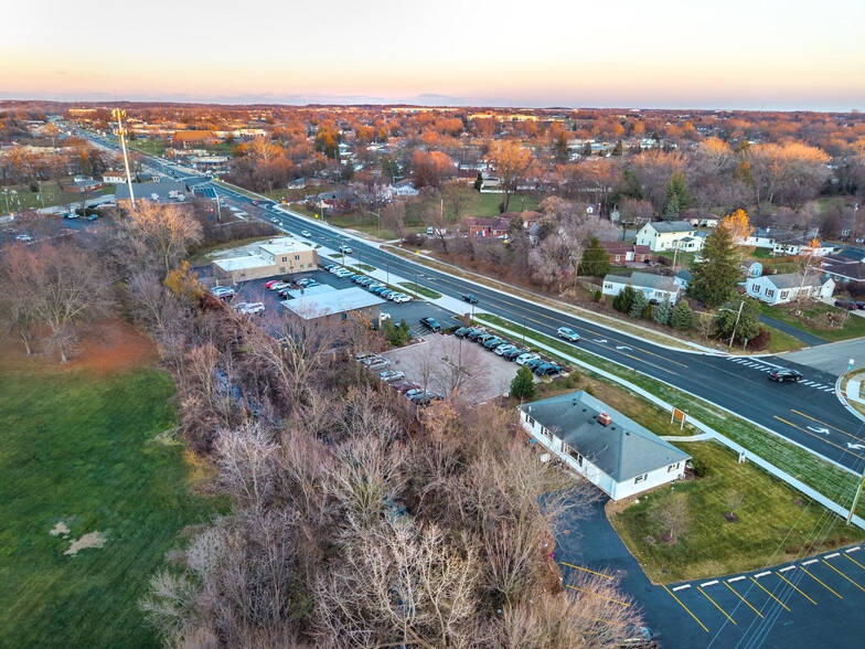 More Photos Of 704 E 9th St, Lockport Medical For Sale