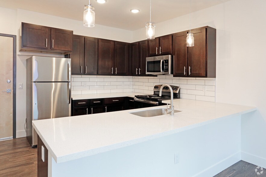 More Photos Of 1415 Cuming St NE, Omaha Apartments For Lease