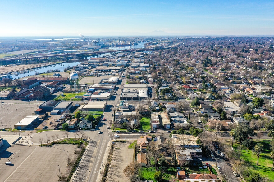 More Photos Of 611 W Fremont St, Stockton Warehouse For Lease