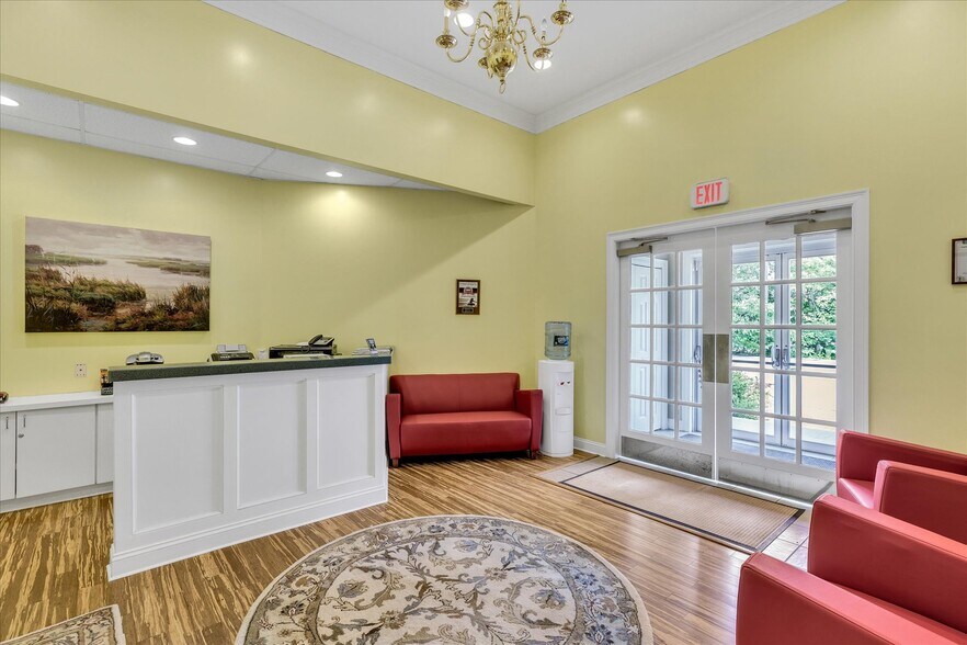 More Photos Of 1330 Phinney's Ln, Hyannis Medical For Sale