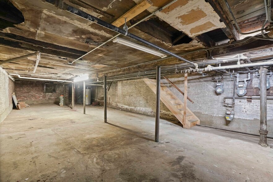 More Photos Of 6656 Myrtle Ave, Glendale Storefront Retail Residential For Lease