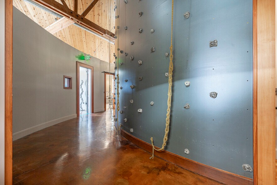 More Photos Of 1714 Broadway St, Vancouver Auto Repair For Lease