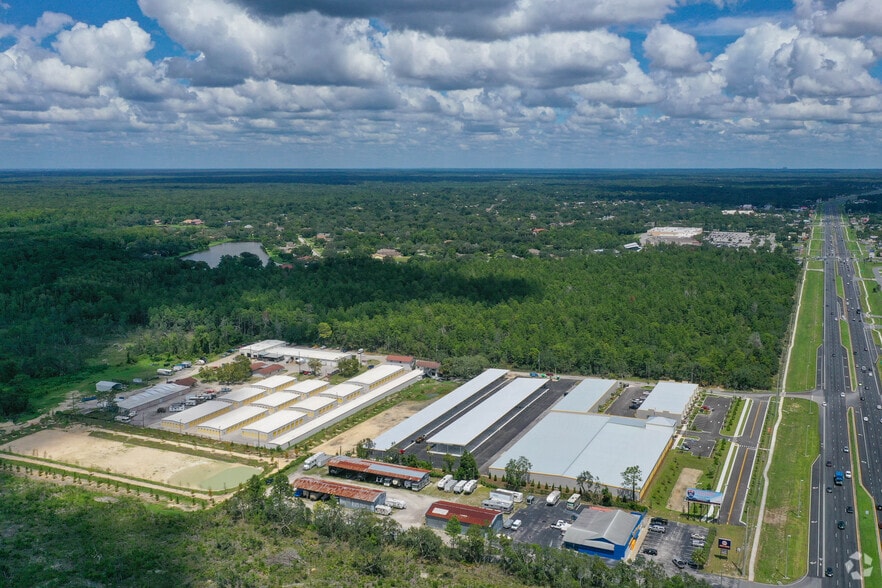 More Photos Of 3617 Commercial Way, Spring Hill Self Storage For Lease