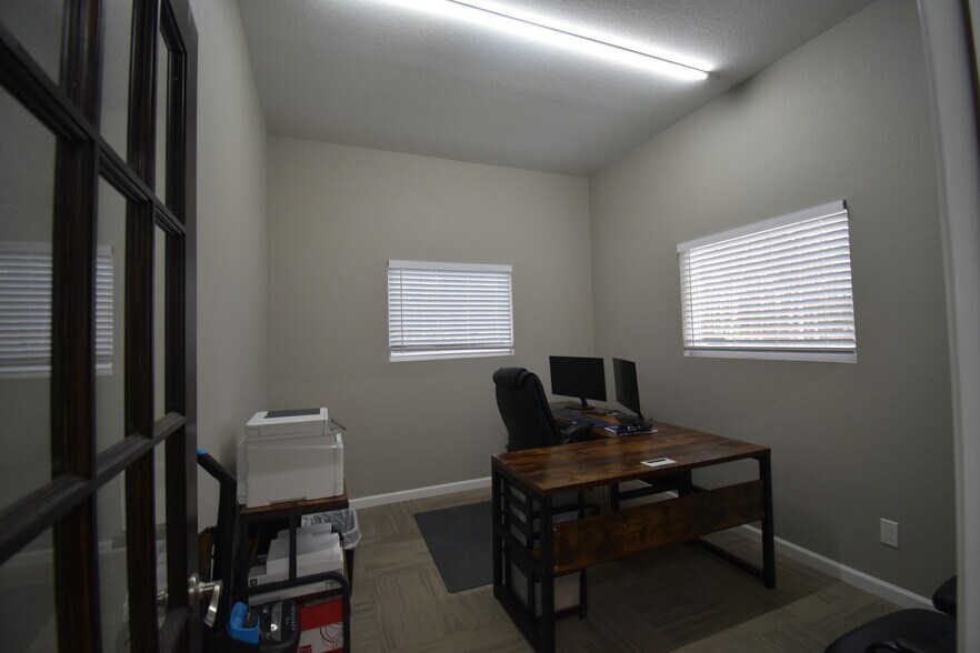 More Photos Of 11395 FM 2432 Rd, Willis Light Manufacturing For Sale