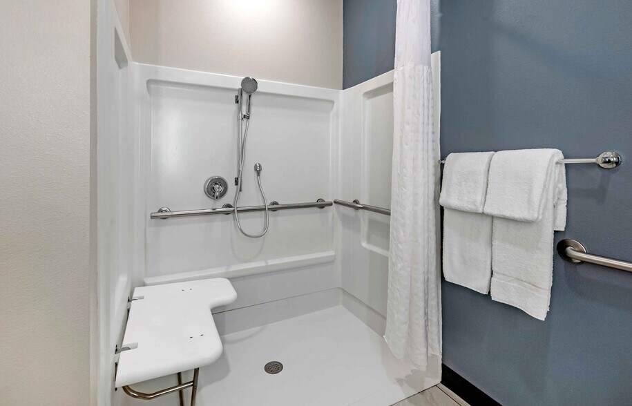 More Photos Of 7212 Eastpoint Blvd, Baytown Hotel For Sale