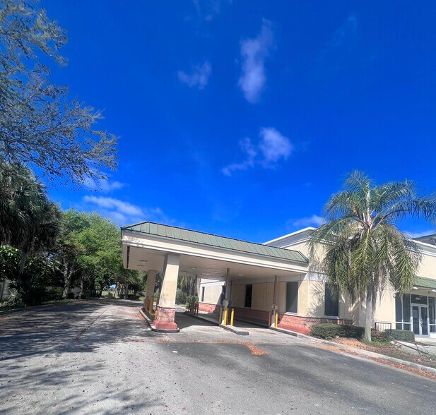 More Photos Of 4931 S Military Trl, Green Acres Bank For Sale