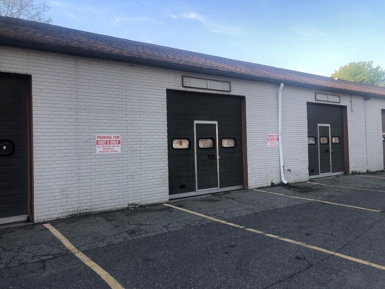 More Photos Of 147 Danbury Rd, New Milford Flex For Sale