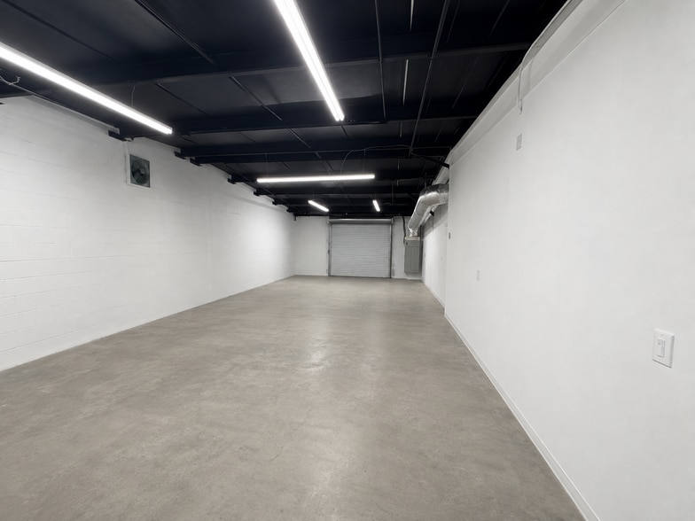 More Photos Of 5100 E Broadway Ave, Tampa Showroom For Lease