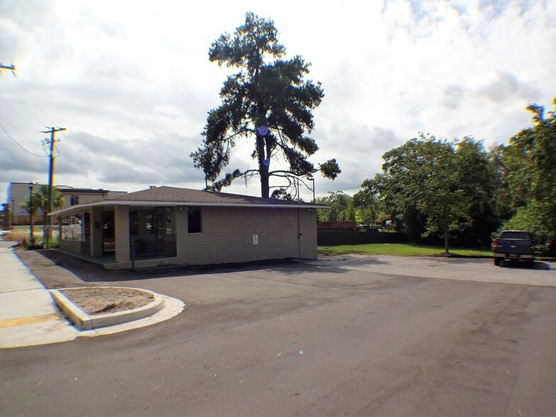More Photos Of 115 W Main St, Lexington Restaurant For Sale
