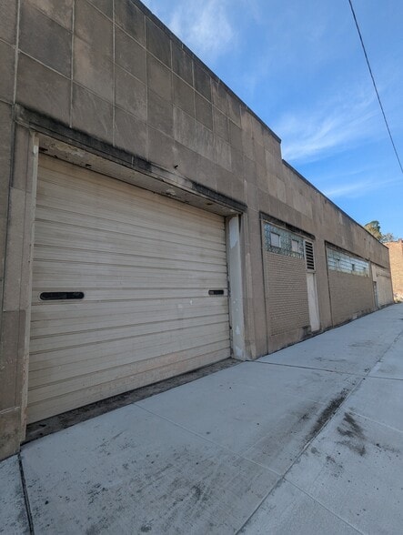 More Photos Of 13210 S Olde Western Ave, Blue Island Warehouse For Lease