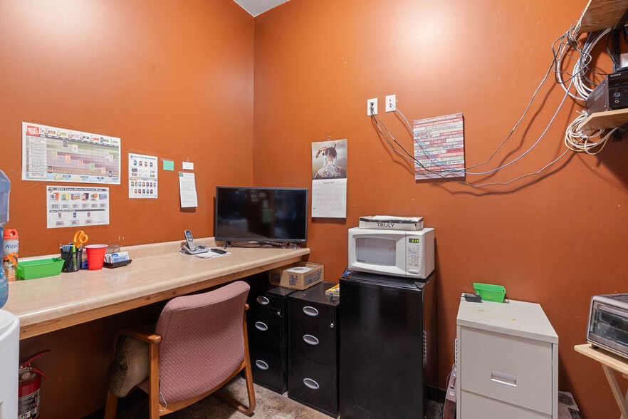 More Photos Of 54 Thomson Rd, Esko General Retail For Sale