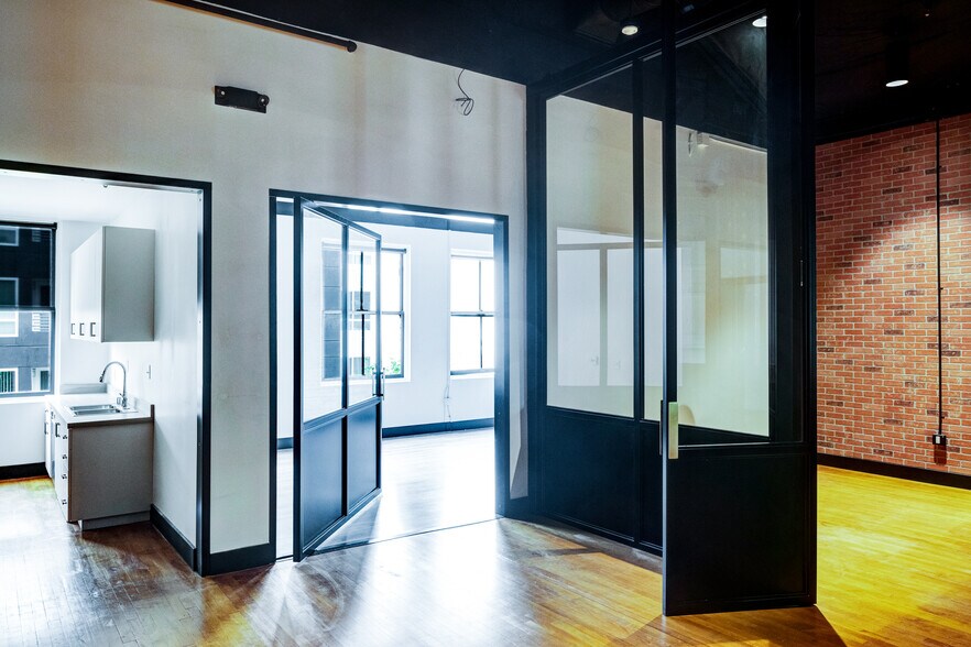 More Photos Of 200-208 N Broadway, Santa Ana Storefront Retail Office For Lease