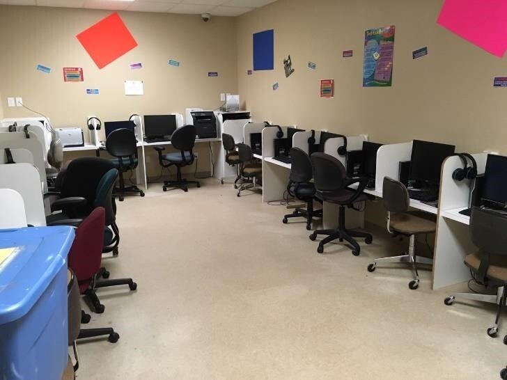 More Photos Of 201 Executive Way, DeSoto Showroom For Lease