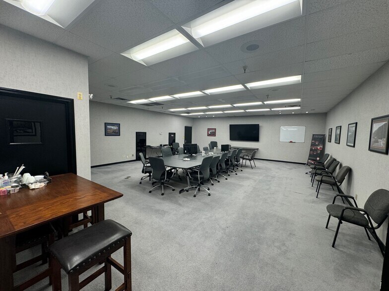 More Photos Of 7700 E 38th St, Tulsa Manufacturing For Sale