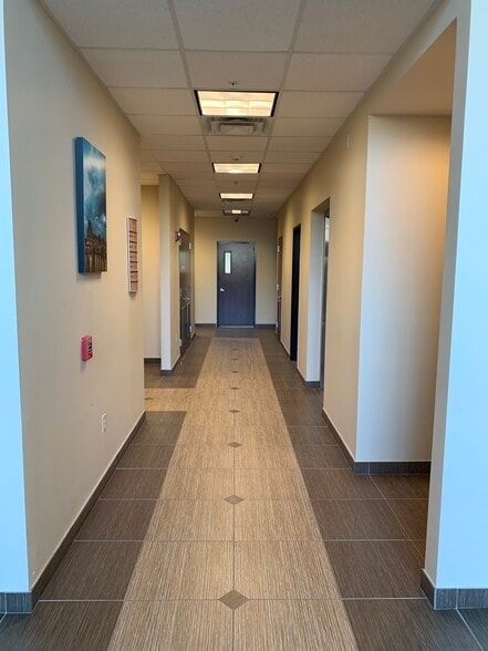 More Photos Of 9323 Pinecroft Dr, The Woodlands Medical For Lease
