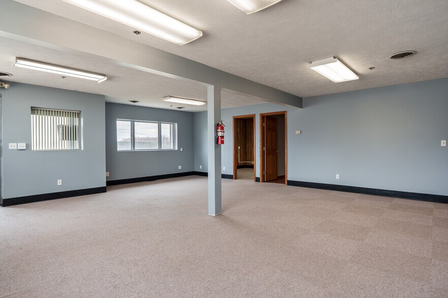 More Photos Of 3944 Auburn St, Rockford Industrial For Sale