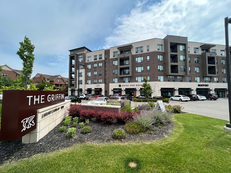 More Photos Of 25090 Woodward Ave, Royal Oak Apartments For Lease