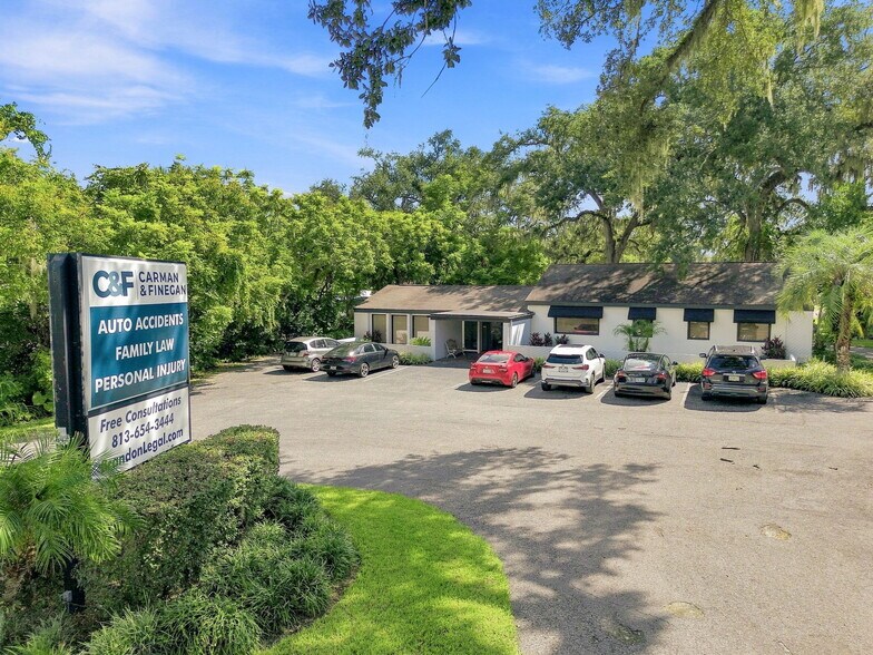 More Photos Of 223 Lithia Pinecrest Rd, Brandon Office For Sale