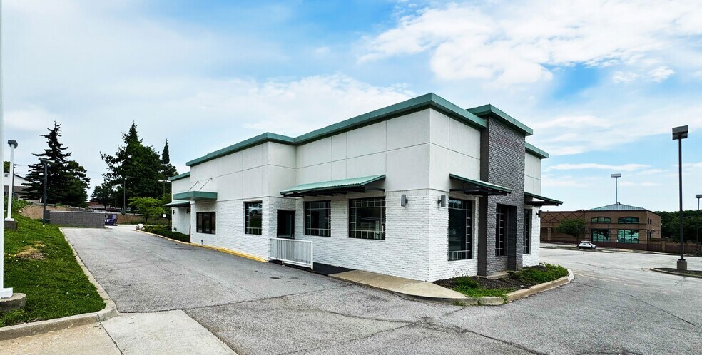 Primary Photo Of 7006 W 75th St, Overland Park Fast Food For Lease